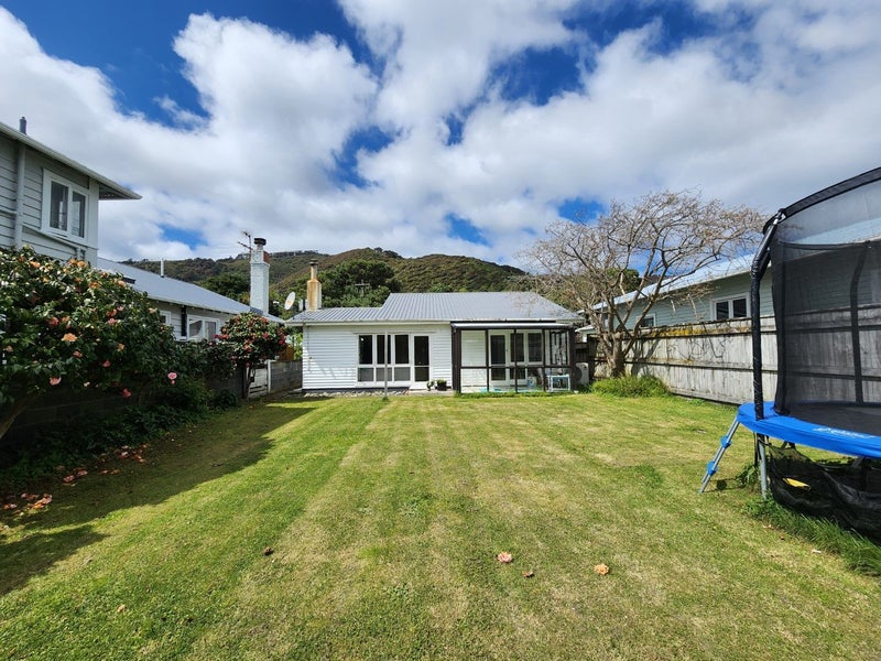 34 Tuatoru Street, Eastbourne, Lower Hutt - Carousel 2