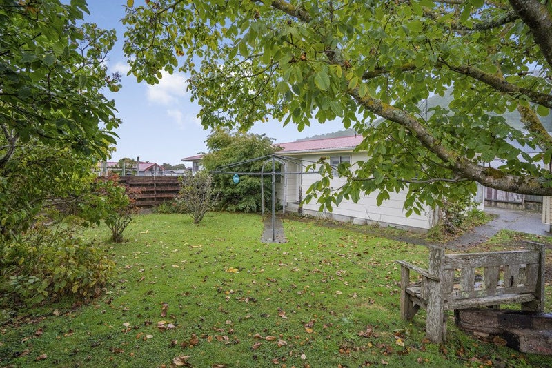 1/11 Topeka Grove, Totara Park, Upper Hutt - Carousel 13