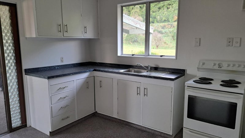 2/7 Utah Grove, Totara Park, Upper Hutt - Carousel 2