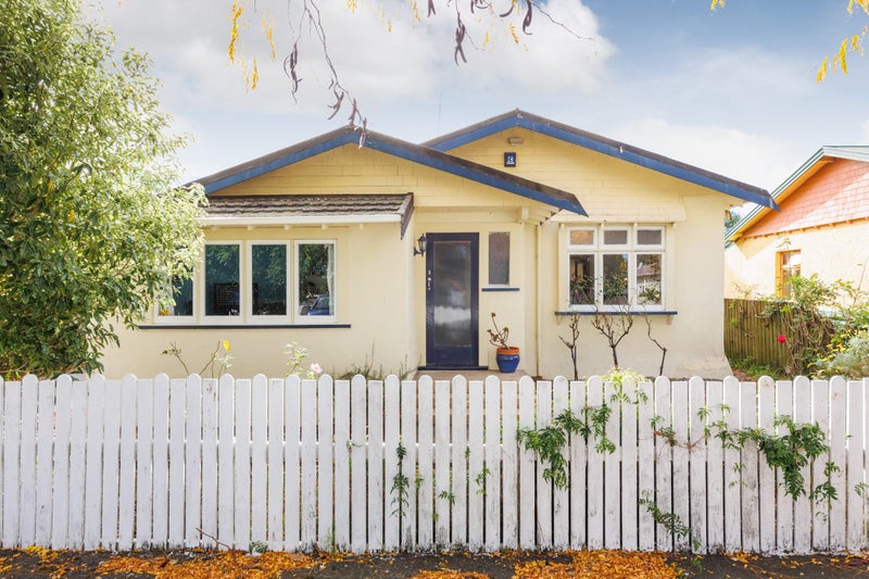 15 Kingswood Street, Takaro, Palmerston North - Carousel 1