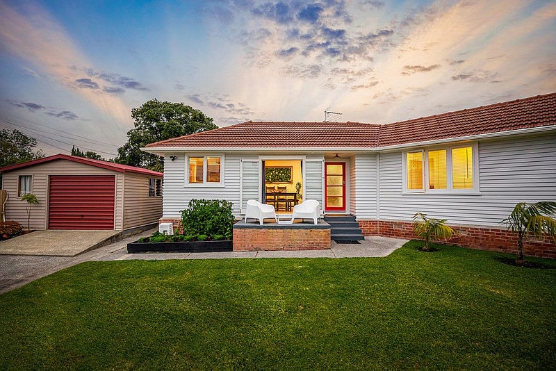 1/9 Vardon Road, Green Bay, Auckland - Carousel 2