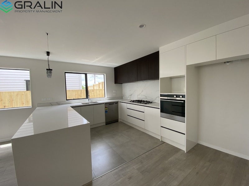 2B Grandison Crescent, New Lynn, Auckland - Carousel 2