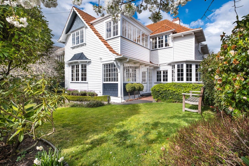 8 Claremont Street, Maori Hill, Dunedin - Carousel 1