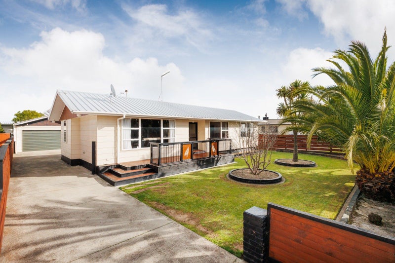 39 Somerset Crescent, Highbury, Palmerston North - Carousel 1