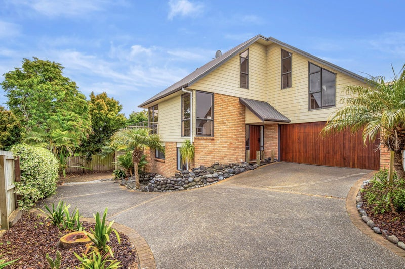 17A Grassways Avenue, Pakuranga, Auckland - Carousel 1