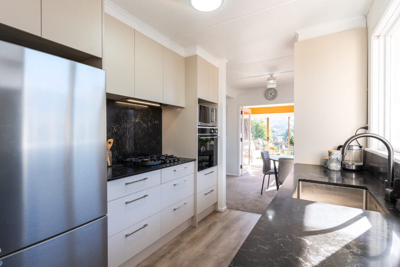 33 Lynda Avenue, Paparangi, Wellington - Carousel 2