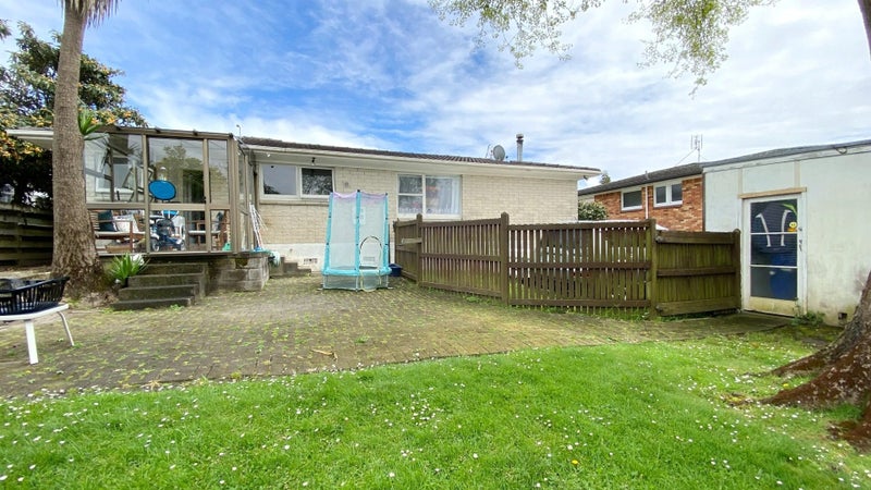 1 Iorangi Place, Hillpark, Auckland - Carousel 20