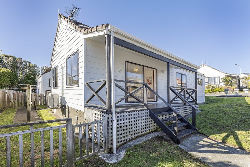 101 Beazley Avenue, Paparangi, Wellington - Carousel 1