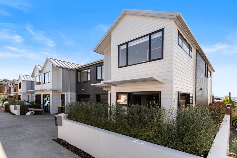 15 Seafarer Crescent, Stanmore Bay, Whangaparaoa - Carousel 1