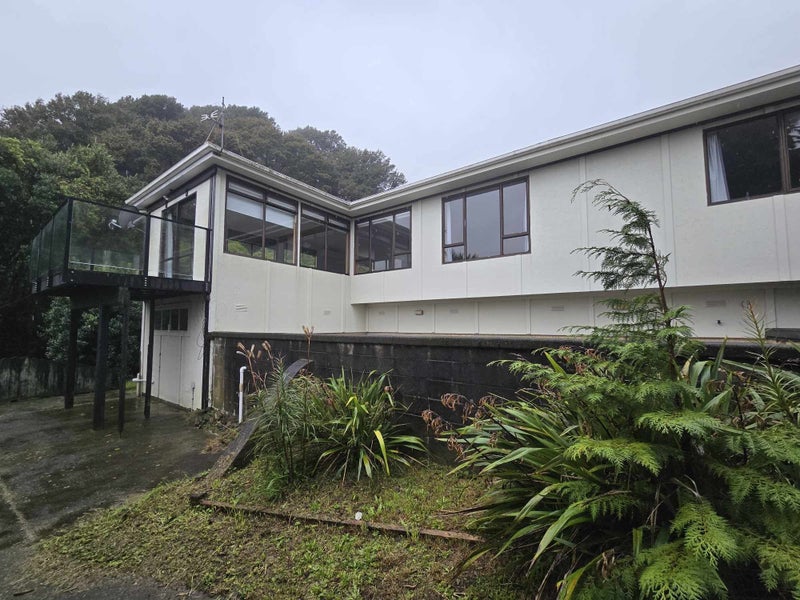 1/204 Whites Line East, Waiwhetu, Lower Hutt - Carousel 1