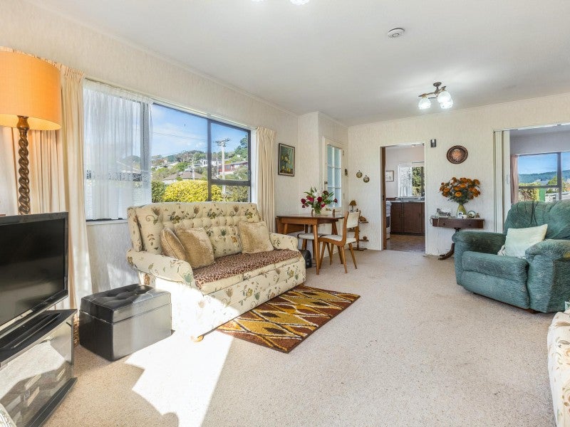 27A Hinau Street, Tawa, Wellington - Carousel 2