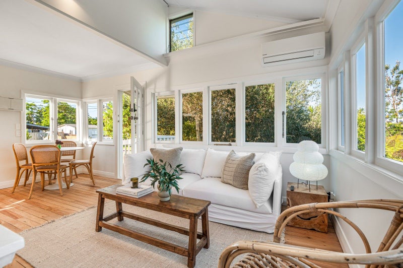 25 Tahatai Road, Oneroa, Waiheke Island - Carousel 2