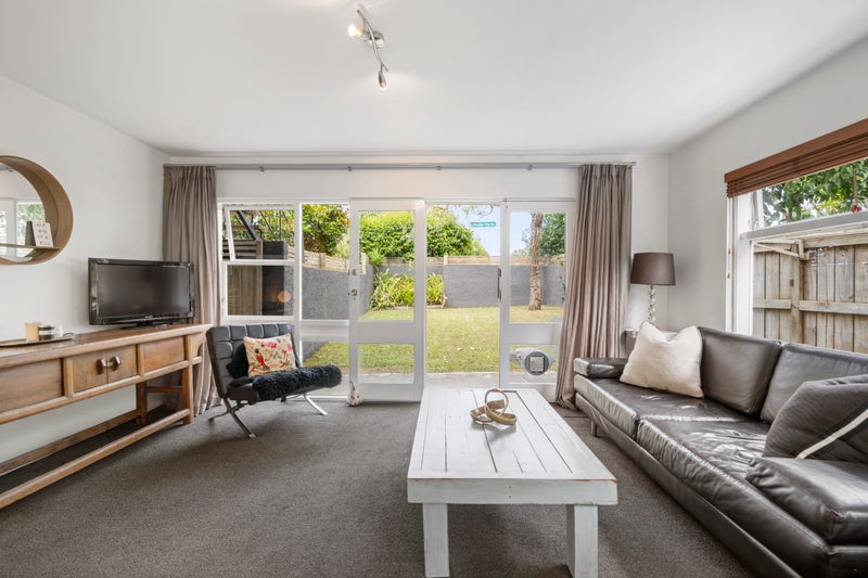 1/2 Mountain View Road, Western Springs, Auckland - Carousel 1