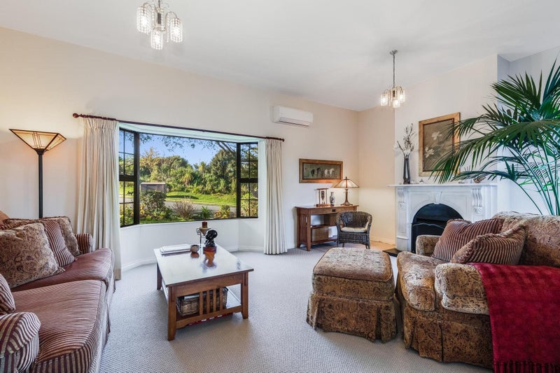 6 Samwell Drive, Whitby, Porirua - Carousel 2