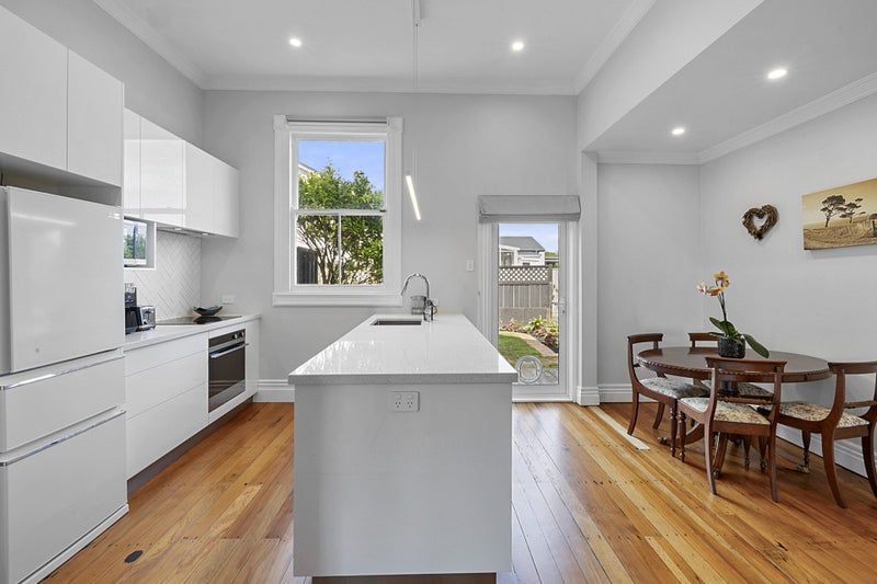 8 Morley Street, New Plymouth, New Plymouth - Carousel 2