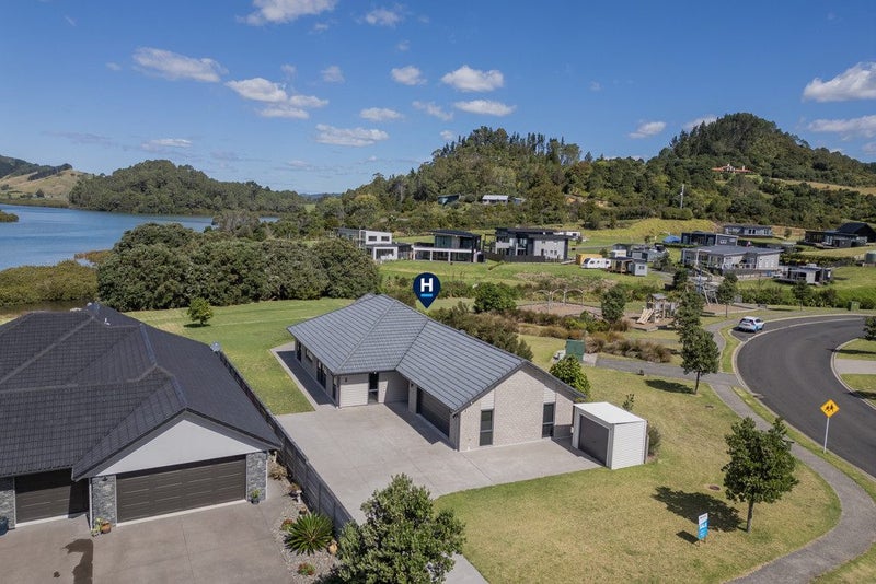 2 Admiral Drive, Cooks Beach - Carousel 23