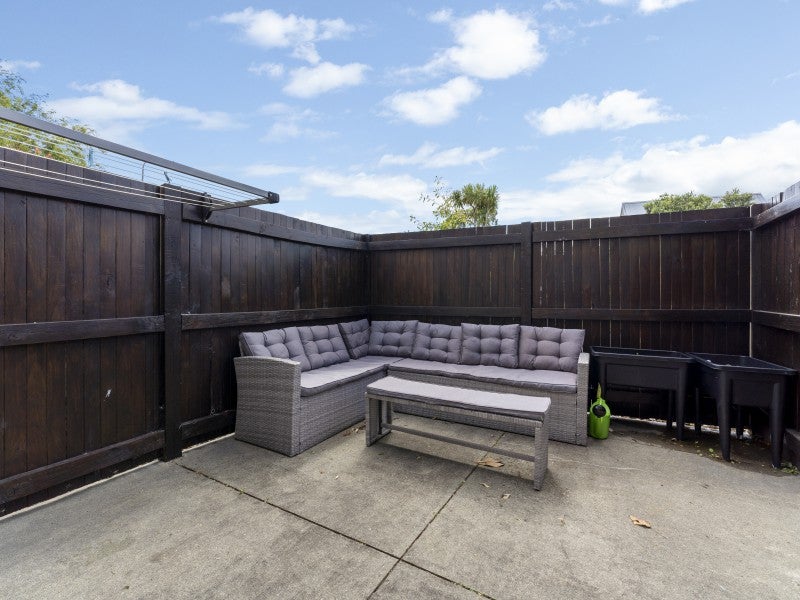 19 Springdale Grove, Fitzherbert, Palmerston North - Carousel 26