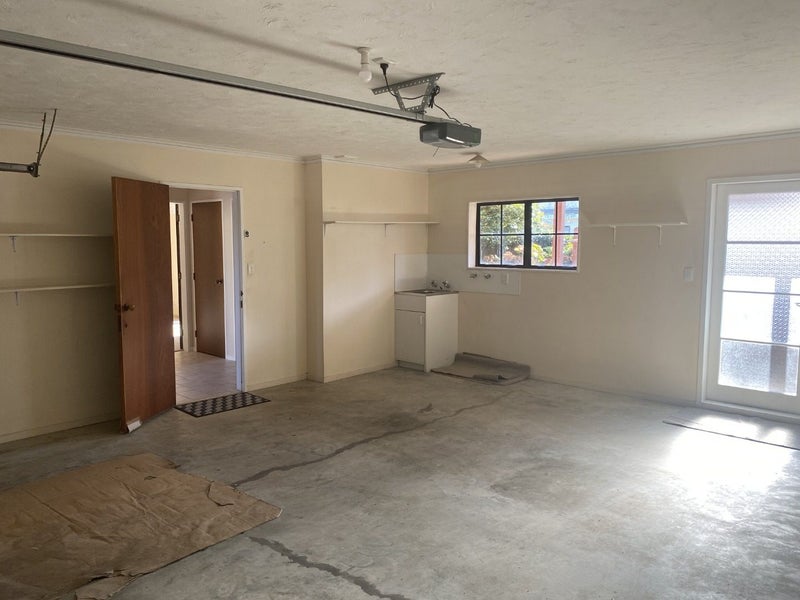 85B Oxford Street, Tawa, Wellington - Carousel 23