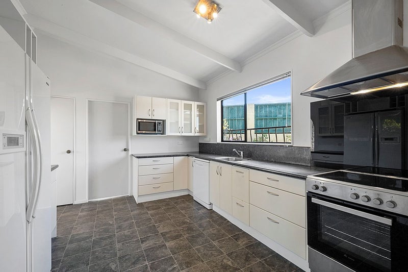 18 Norwich Avenue, Spotswood, New Plymouth - Carousel 9