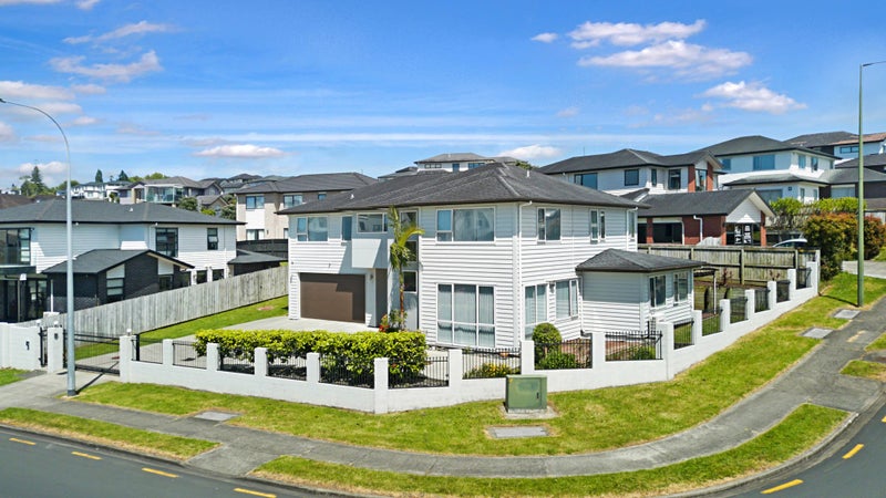 49 Rush Creek Drive, Westgate, Auckland - Carousel 1
