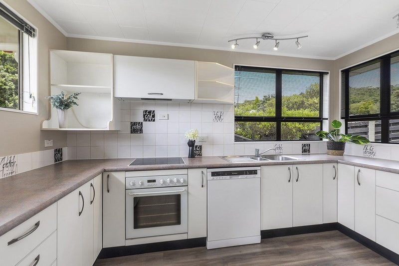 1 Carvel Lane, Whitby, Porirua - Carousel 2