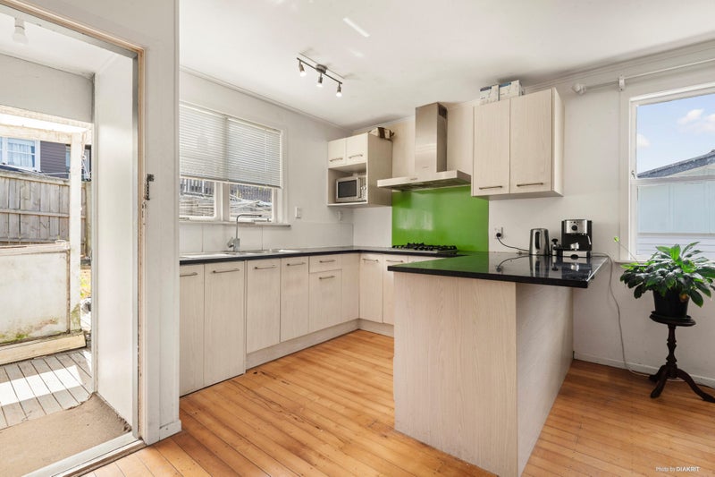 31 Tomo Street, New Lynn, Auckland - Carousel 2