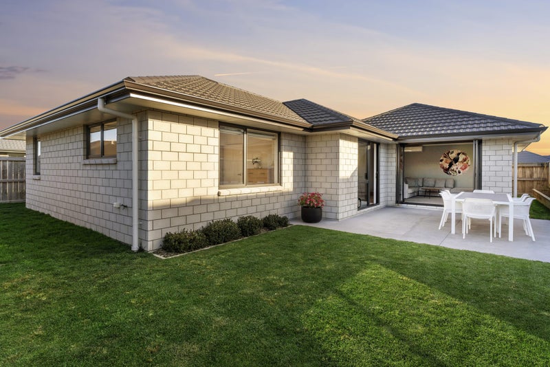 12 Kanapa Close, Papamoa - Carousel 1