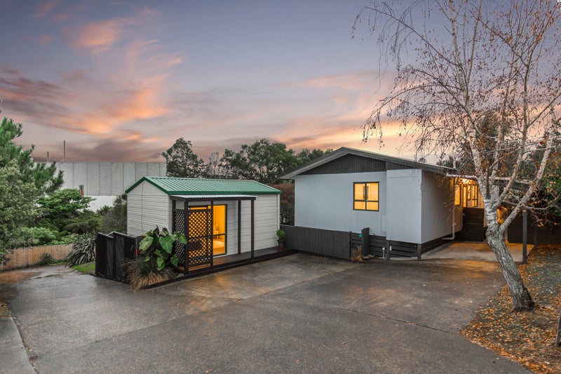 18 Riserra Drive, Ranui, Auckland - Carousel 1
