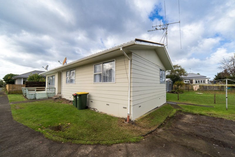 163 Galloway Street, Hamilton East, Hamilton - Carousel 12