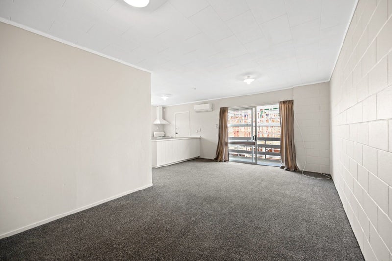 8/15 Coates Street, Hamilton East, Hamilton - Carousel 2