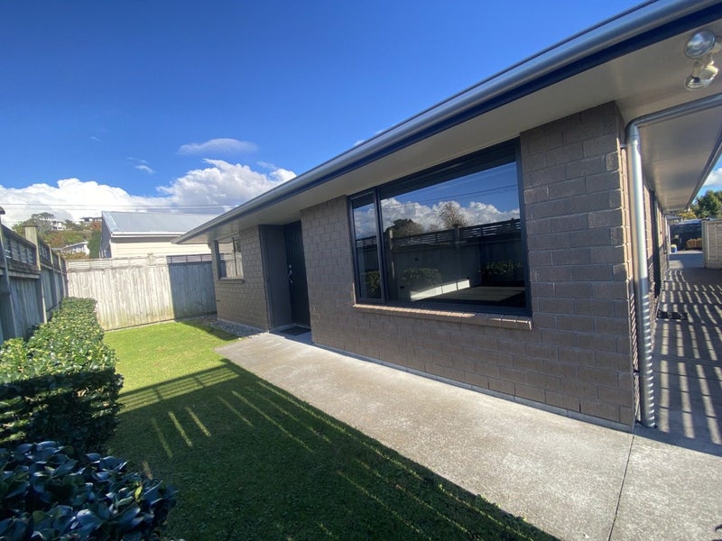 28 Queens Road, Glen Avon, New Plymouth - Carousel 15