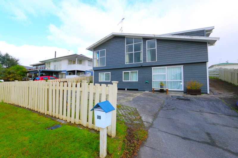 20 Rosewarne Crescent, Glendene, Auckland - Carousel 1