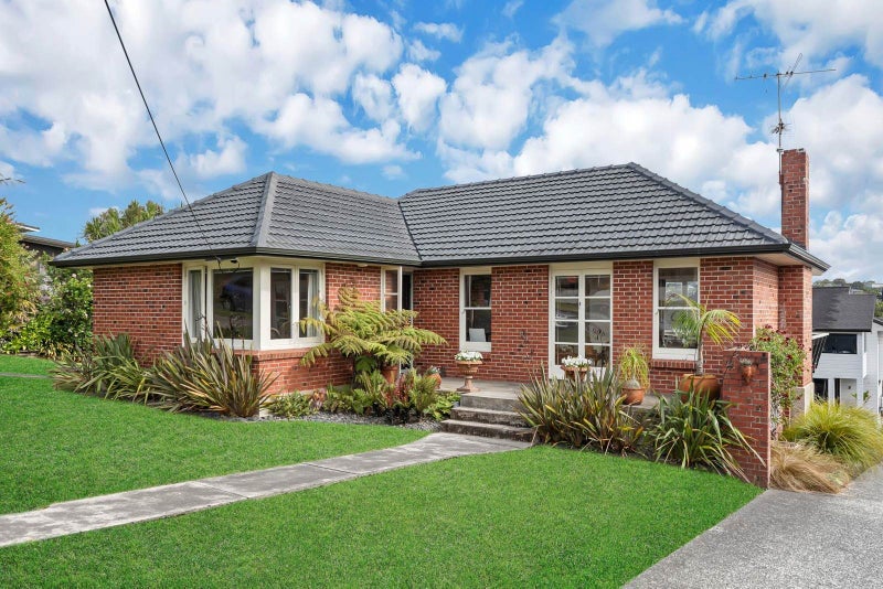 1/3 Newhaven Terrace, Mairangi Bay, Auckland - Carousel 1