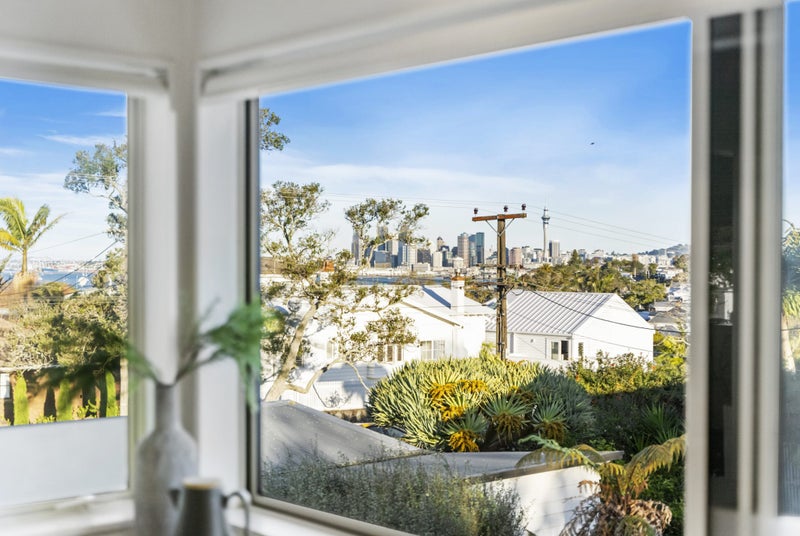 2/4 Bruce Street, Northcote Point, Auckland - Carousel 2