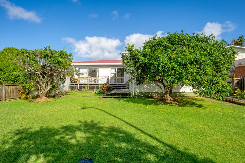 35 Evans Road, Weymouth, Auckland - Carousel 1