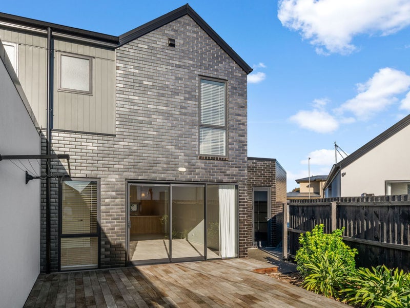 17 Eminence Drive, Northwood, Christchurch - Carousel 2