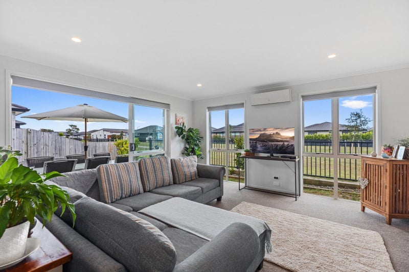 8 Naeo Close, Papamoa Beach, Papamoa - Carousel 1