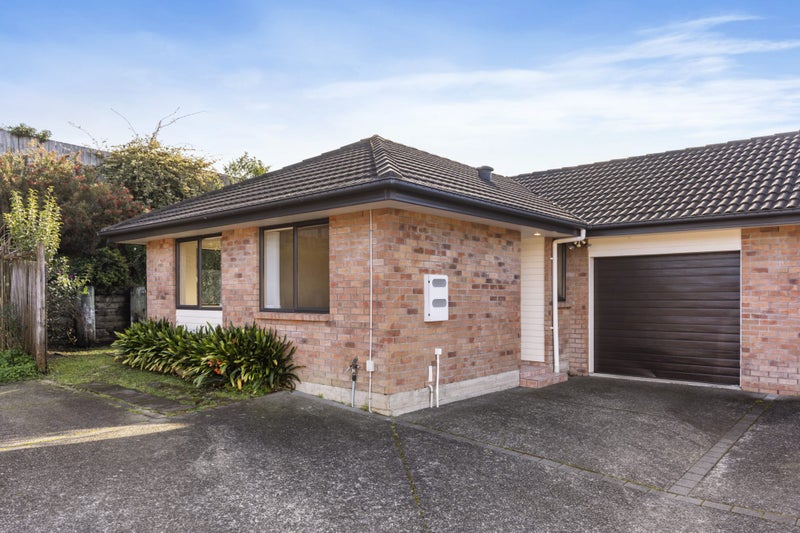 39 Regents Park Place, Westgate, Auckland - Carousel 1