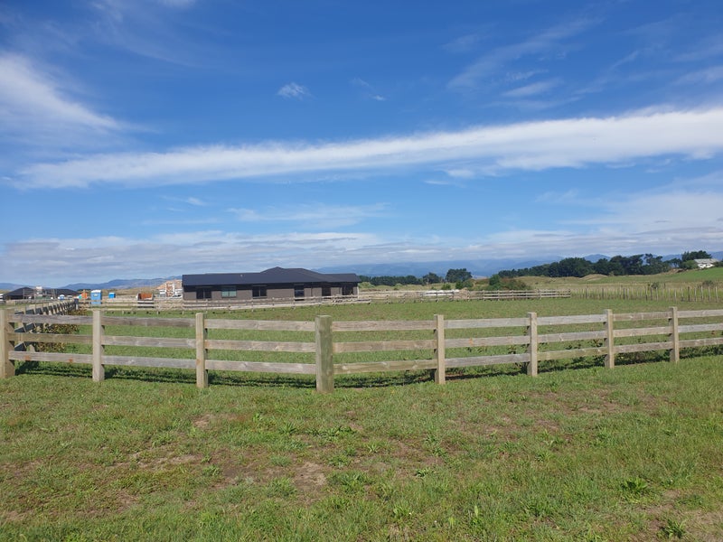 2 Roma Way, Waitarere Beach, Levin - Carousel 1