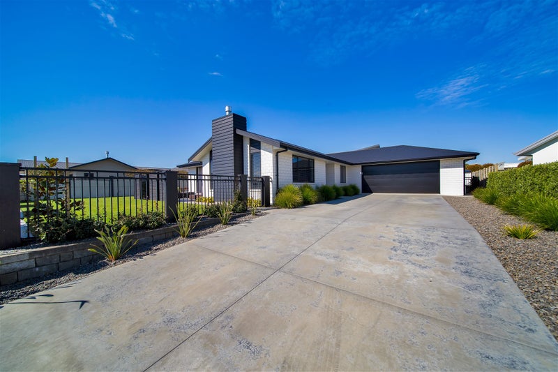 4 Gleneagles Way, Waiwhakaiho, New Plymouth - Carousel 2