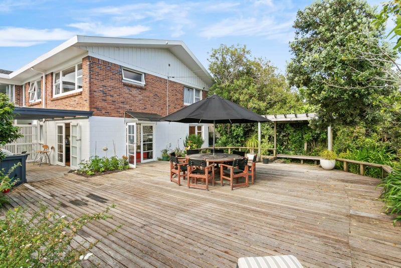 1 Finnerty Avenue, Bucklands Beach, Auckland - Carousel 1