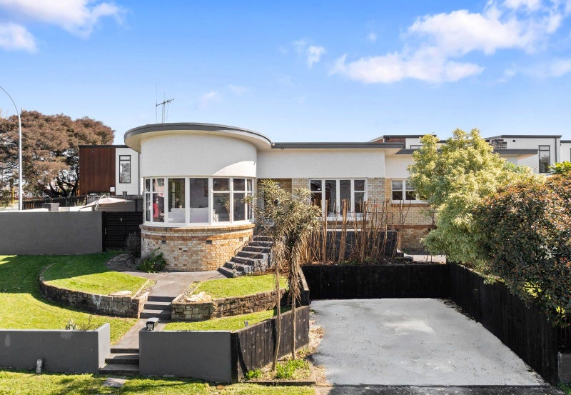 1366 Victoria Street, Beerescourt, Hamilton - Carousel 1