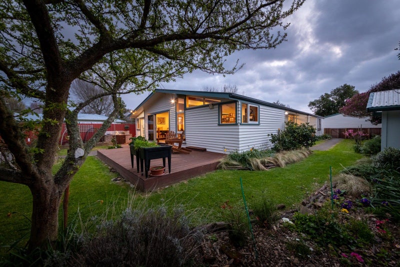 11 Surrey Crescent, Hokowhitu, Palmerston North - Carousel 2