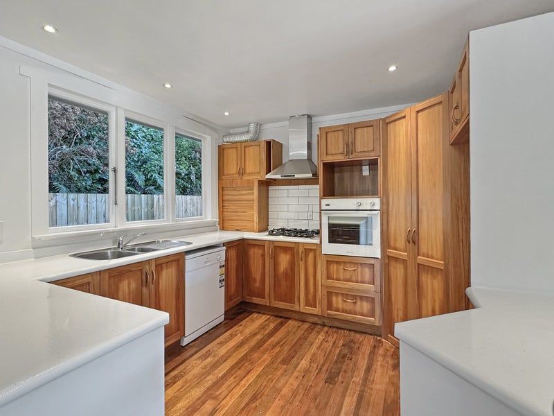 27 Hathaway Avenue, Karori, Wellington - Carousel 1