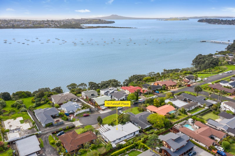 10 Falstaff Place, Half Moon Bay, Auckland - Carousel 1