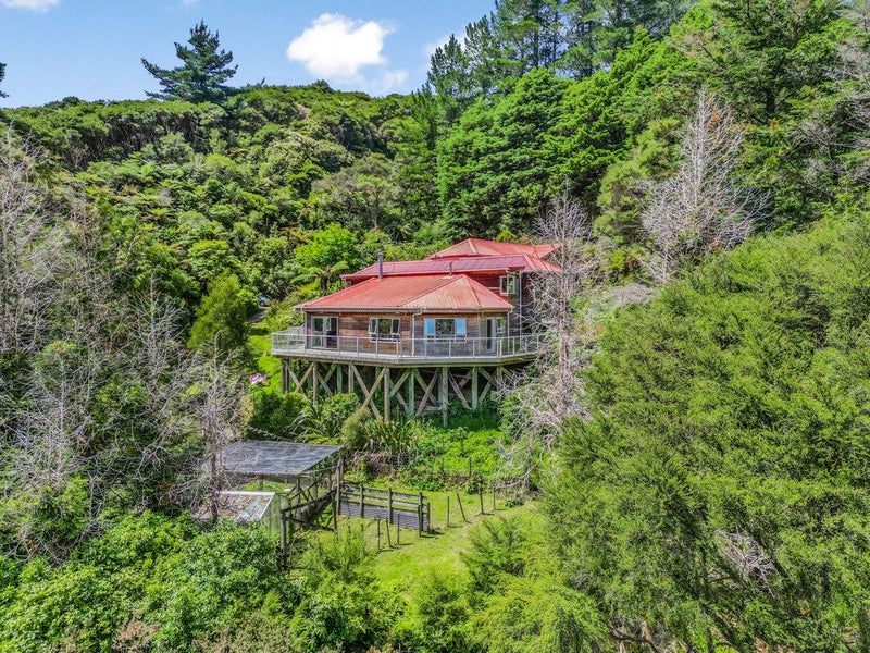 526 Moores Valley Road, Wainuiomata, Lower Hutt - Carousel 1