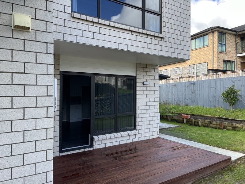 5 Korihi Drive, Swanson, Auckland - Carousel 1
