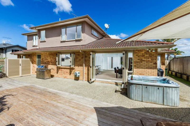 5 Corricvale Way, Northcross, Auckland - Carousel 2
