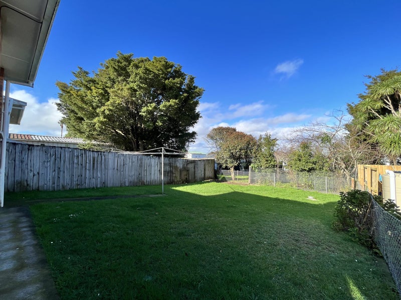 2/7 Maunder Place, New Lynn, Auckland - Carousel 12