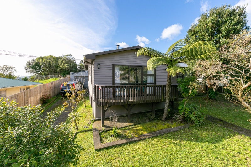 7 Cardiff Crescent, Cannons Creek, Porirua - Carousel 1